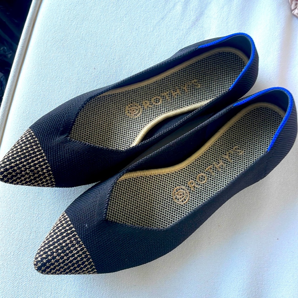 New Rothy’s Black solid Point Toe Size 8